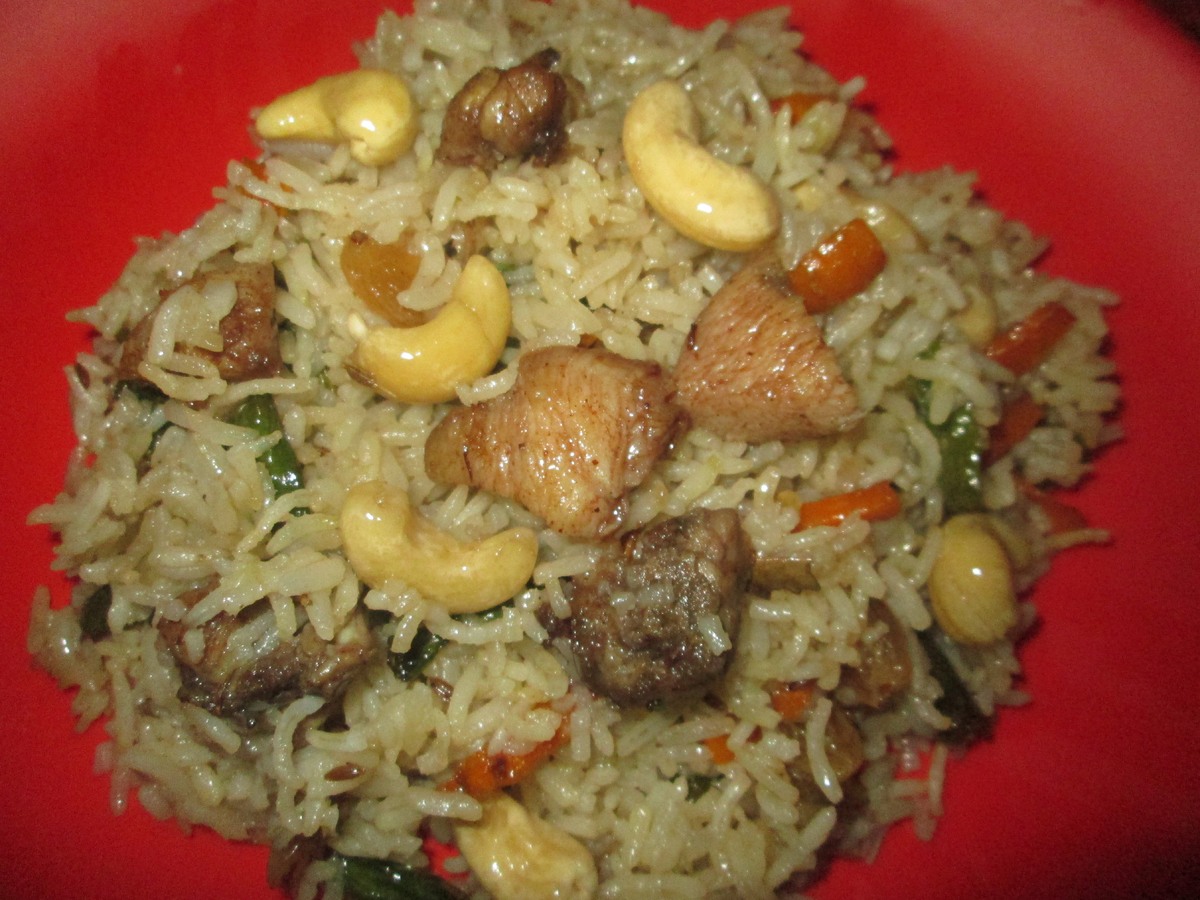 Плов с курицей в кастрюле